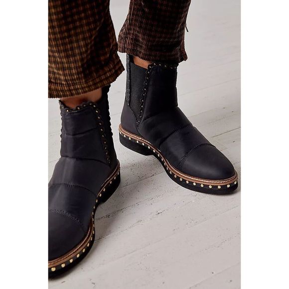 Free People Atlas Puffer Chelsea Boots Black Leather Size 38